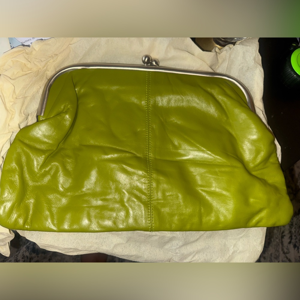 BN - Green clutch with a chain strap for shoulder - Picture 6 of 8